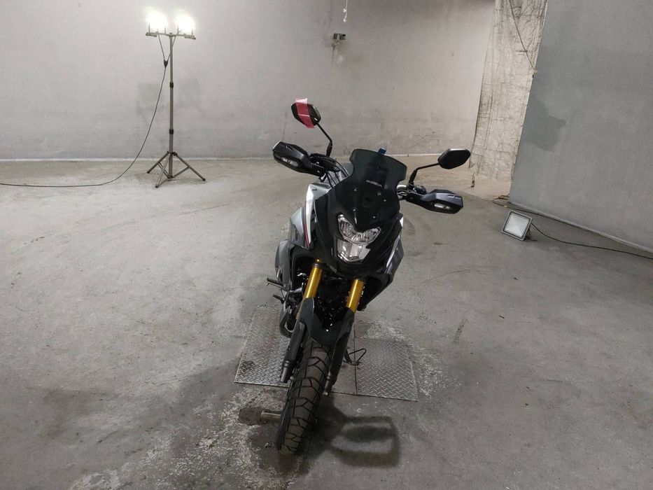 мотоцикл хонда CB200X 2022 года.