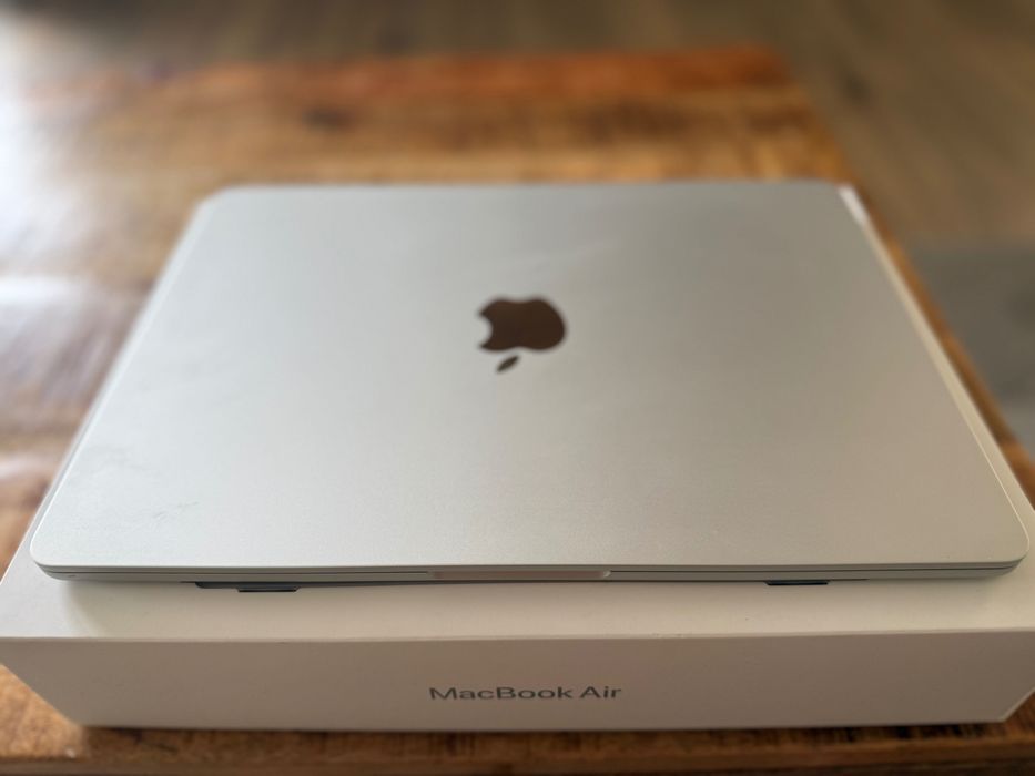 Apple MacBook Air 13" M4 | 16GB / 256GB | Silver (Srebrny) – Stan Fabryczny / 100% Bateria / Faktura