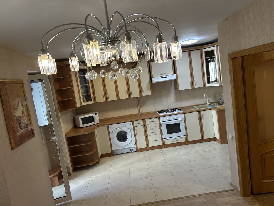 Продаж квартири площею 117 м.кв