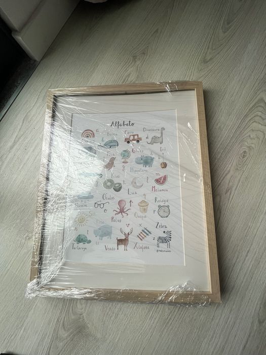 Cadeira pequena de criança do IKEA.