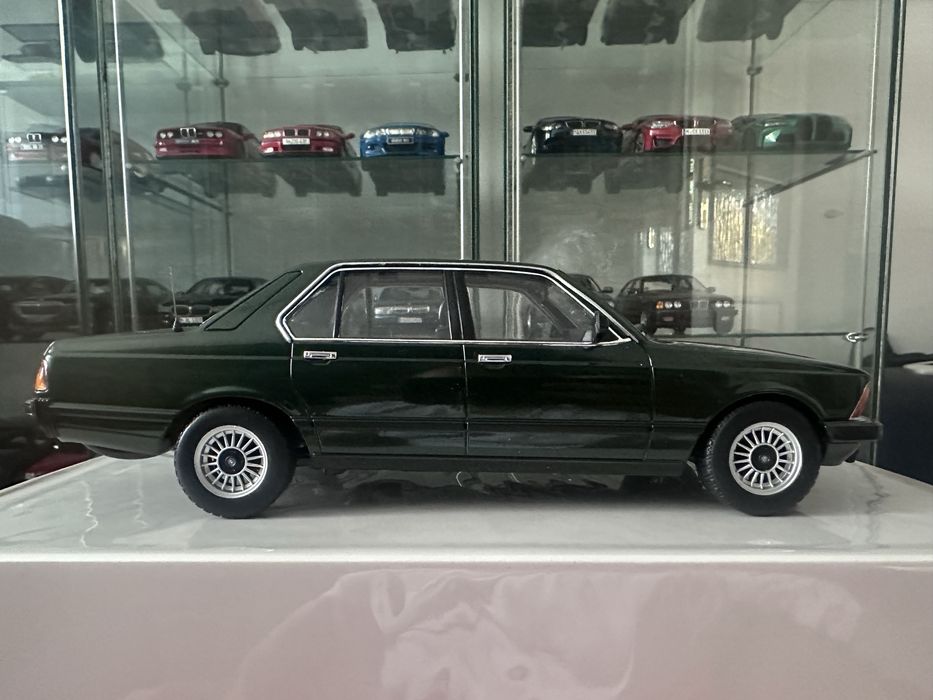 BMW 733i e23 seria 7 KK Scale 1:18 (norev otto)