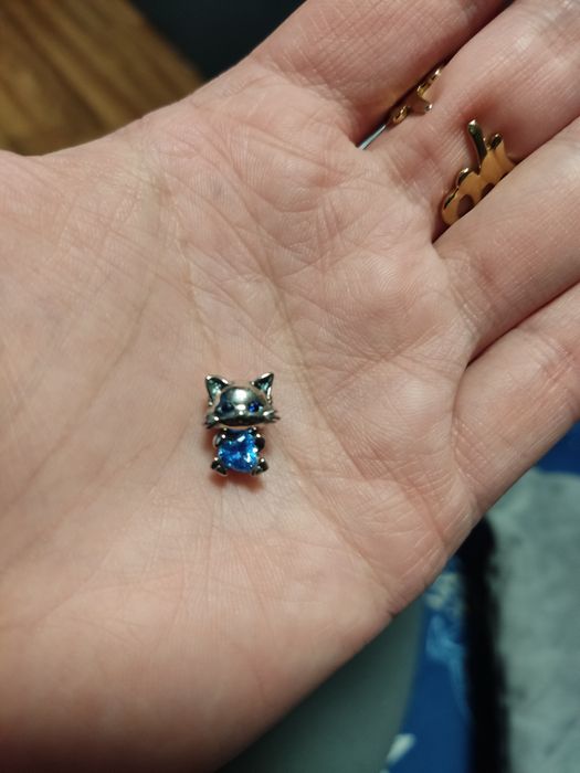 Charms kotek z niebieskim sercem do pandory nowy