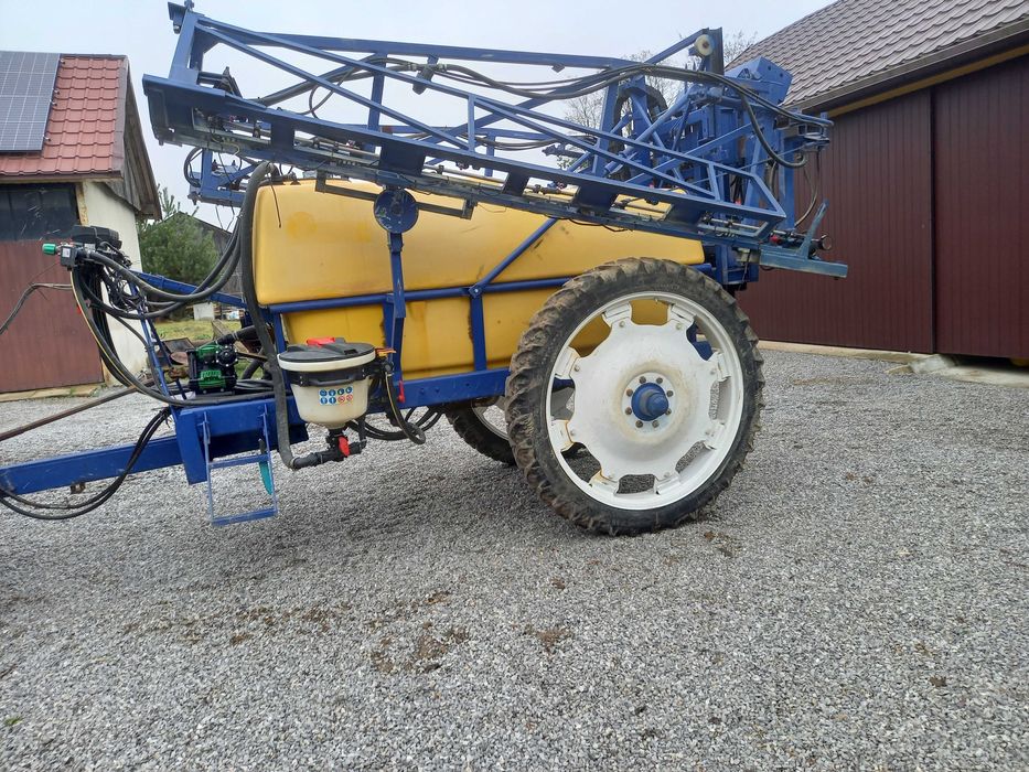 Opryskiwacz Caruelle 2500l