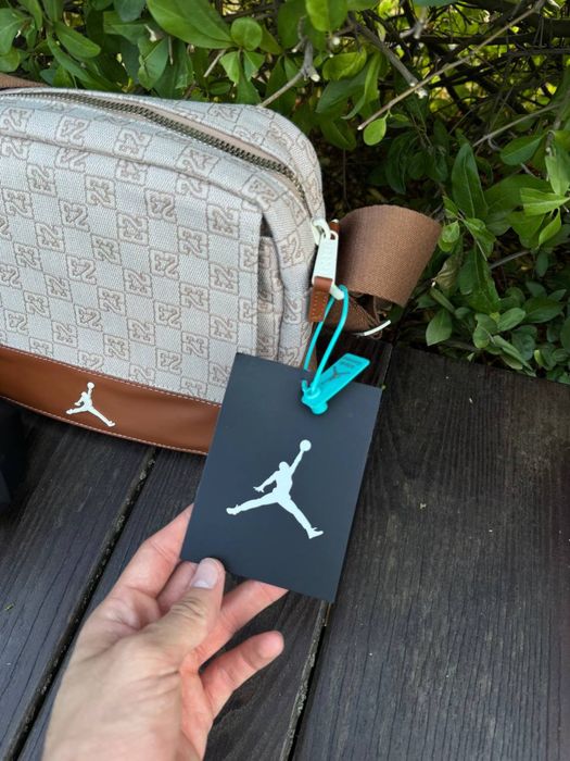 Сумка Jordan 23 мужская барсетка через плечо Джордан монограм черная | Мессенджер Джордан серый мужской барсетка Jordan Monogram черная спортивная