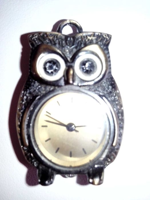 Relógio Mocho pendente da " Claire's"