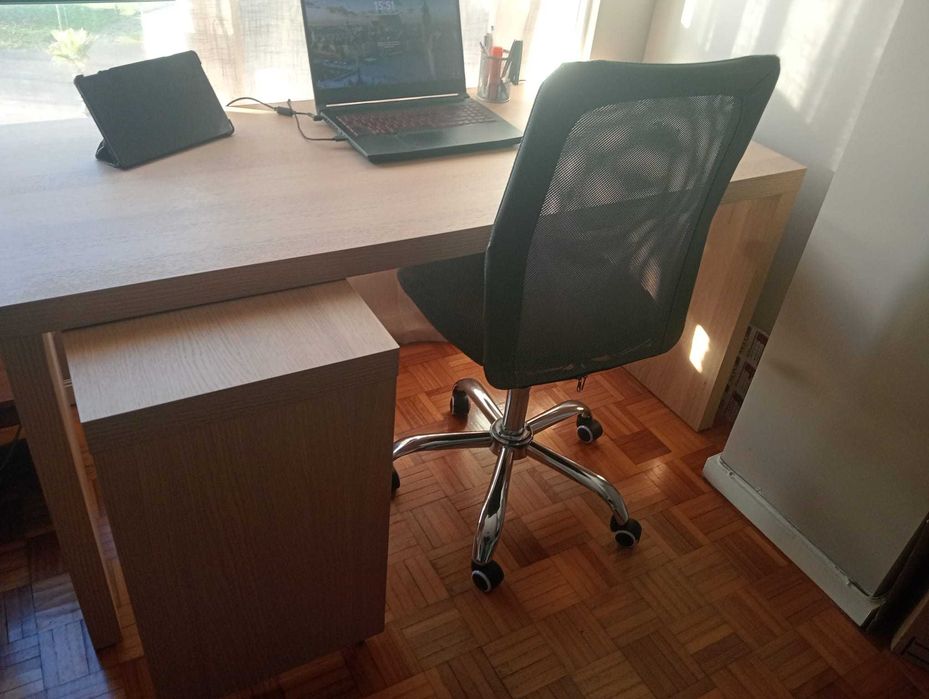 Secretária MALM extensível Praticamente Nova