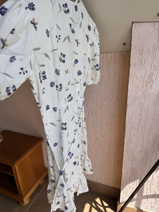 Сукня на запах з квітами