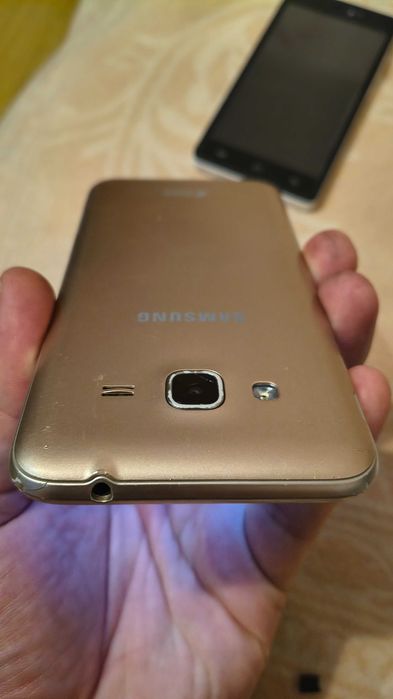 Продам смартфон Samsung j3 2016 р
