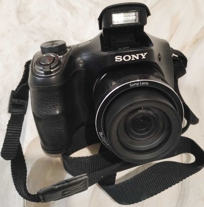 Фотоапарат Sony DSC-H200