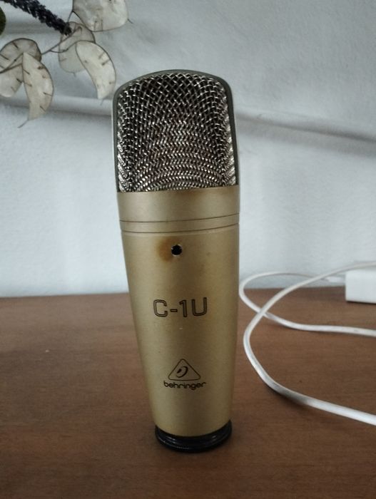 Microfone para gravação de voz. Com algum uso.