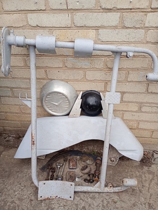 Паннонія с боковим причепом с документами.