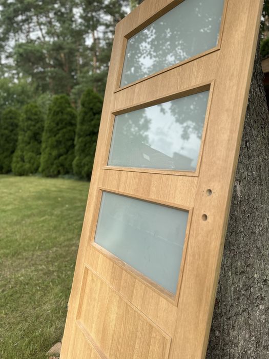 Sprzedam drzwi z futryną – nowoczesne, z przeszkleniami