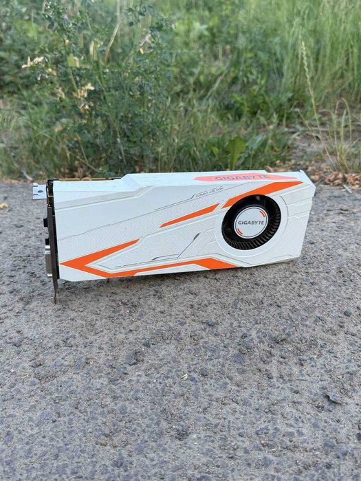 NVIDIA GeForce GTX 1080 Ti 11 ГБ GDDR5X / Виробник Gigabyte