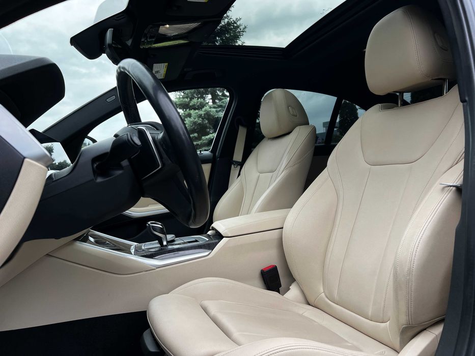 BMW 330 І 2019 року