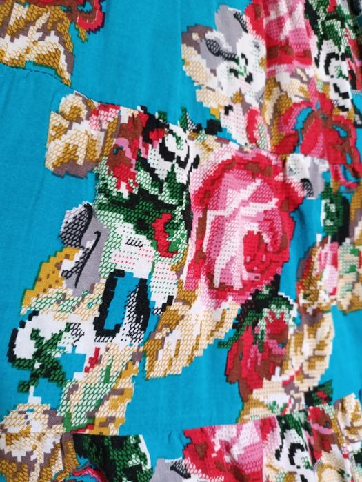 Продам плаття з принтом вишивки