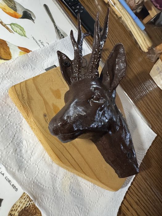 Kozioł płaskorzeżba