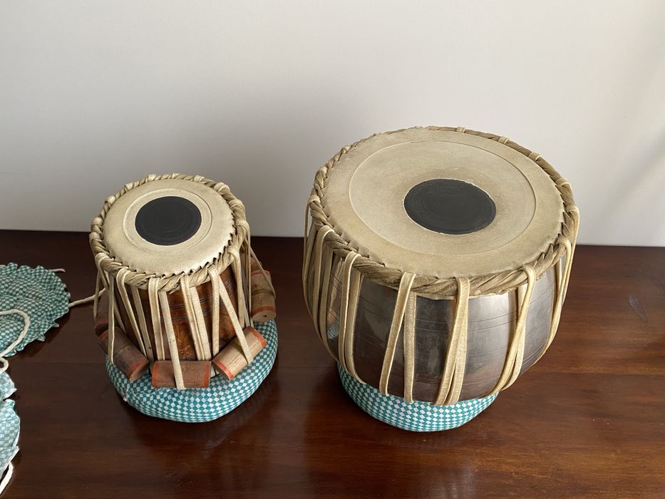 Tablas indianas madeira e metal