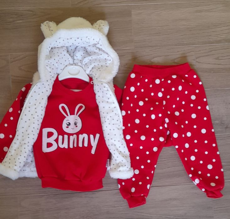 Костюм на дівчинку трійка