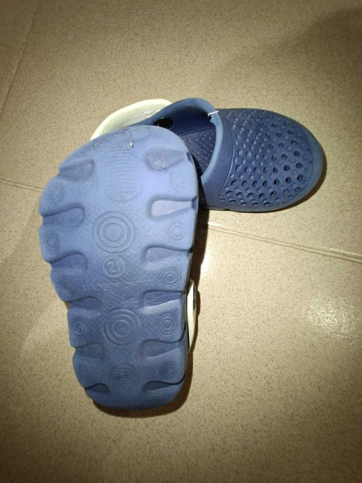 Crocs tamanho 21