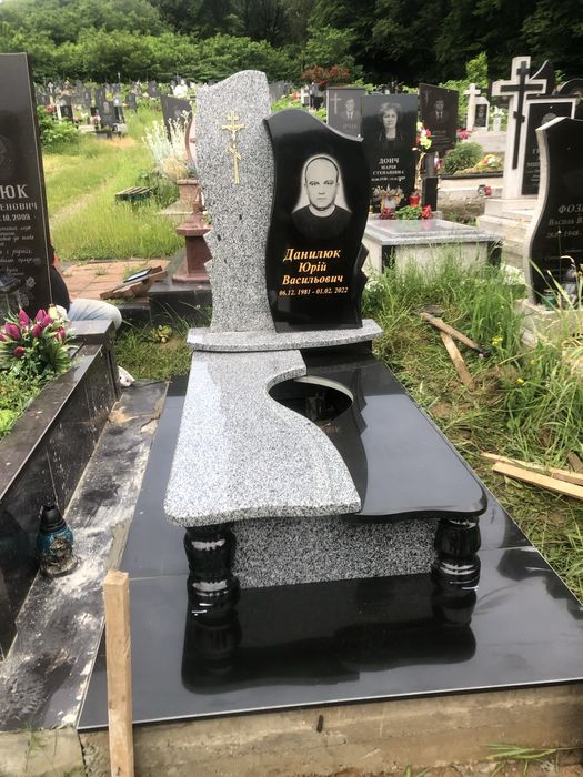 Памʼятники від виробника