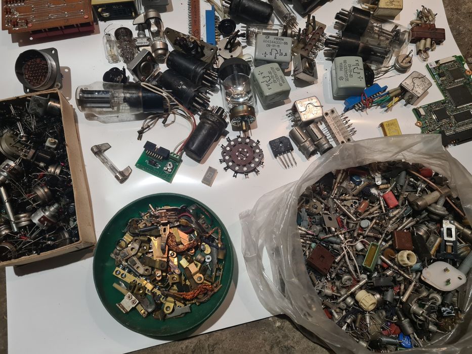 Платы и радиодетали СССРовских времён.