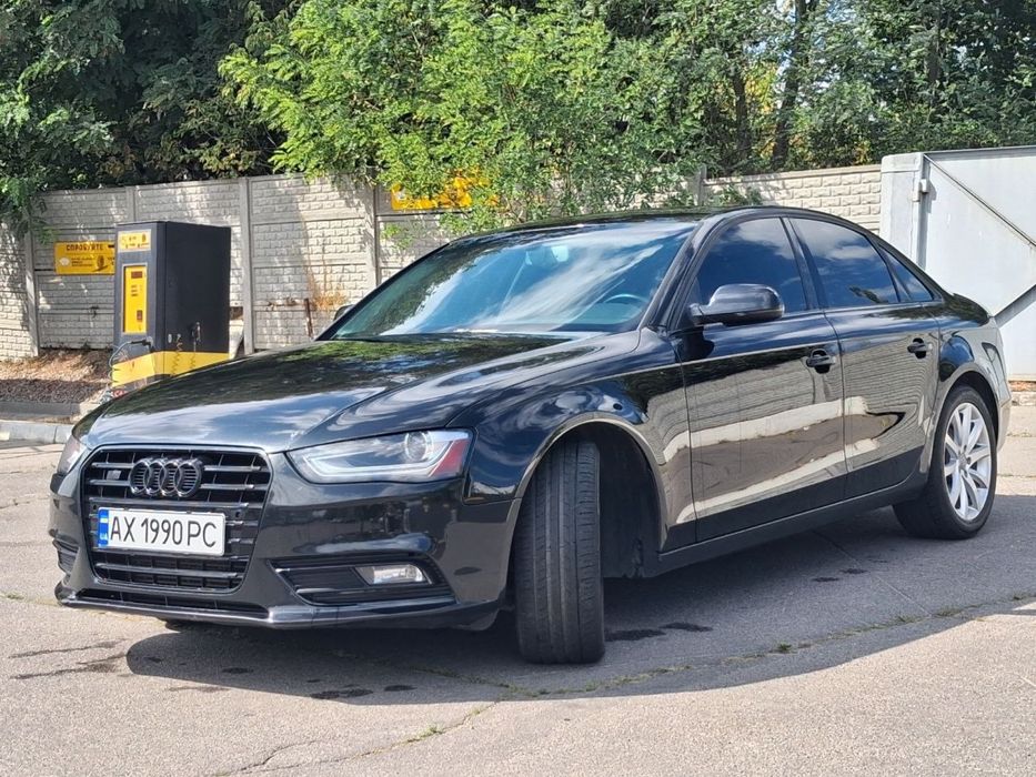 Автомобіль Audi A4 B8