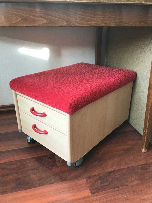 парта Moll в комплекті лампа стілець тумба