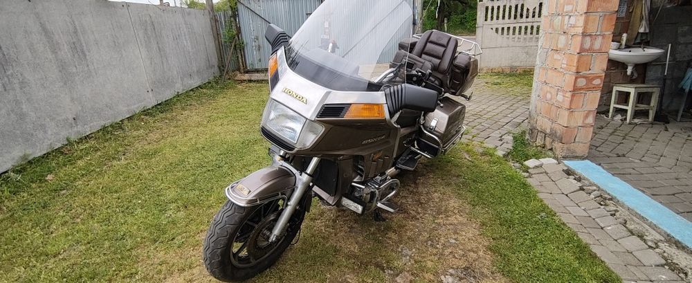Мотоцикл Хонда голдаінг 1200