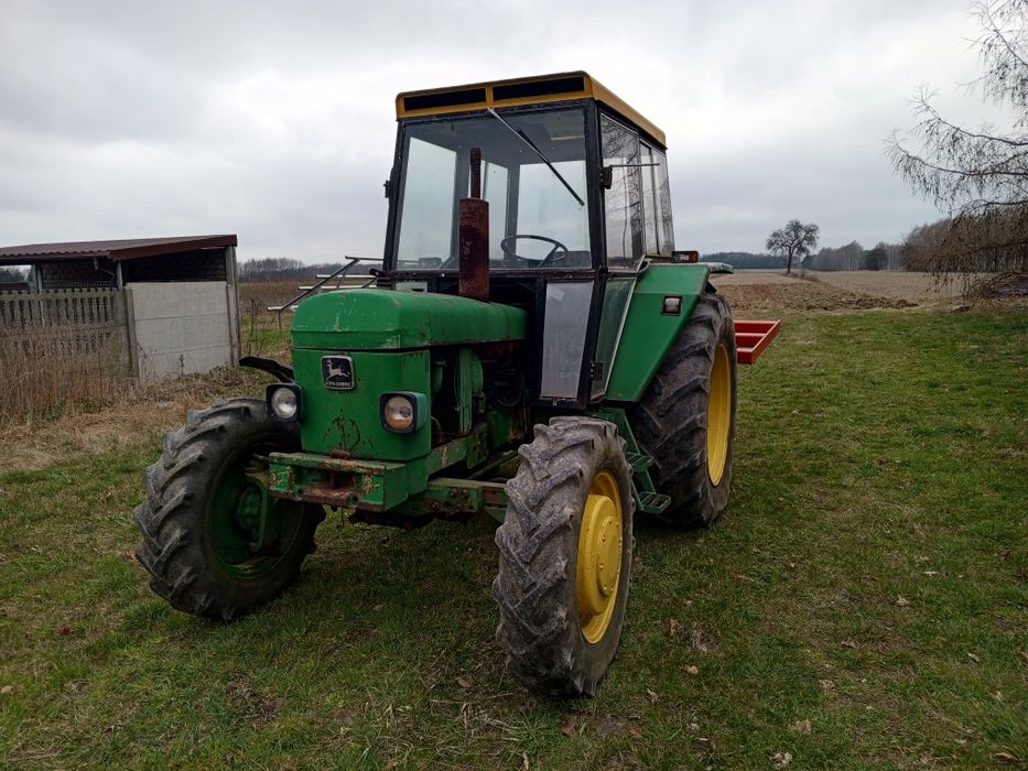 John Deere 2130.