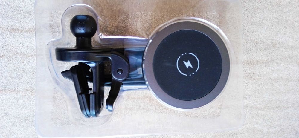 Magnetyczna inteligentna ładowarka samochodowa m-8