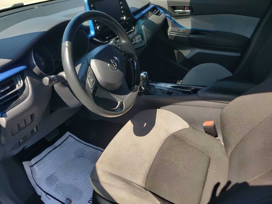 Toyota C-HR XLE      2019