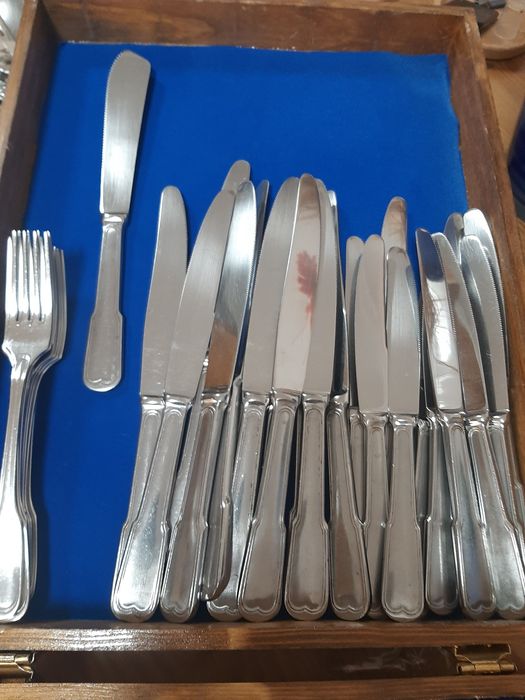 Faqueiro marca Miguel Guimarães, em aço inox 18-10, com 170 peças