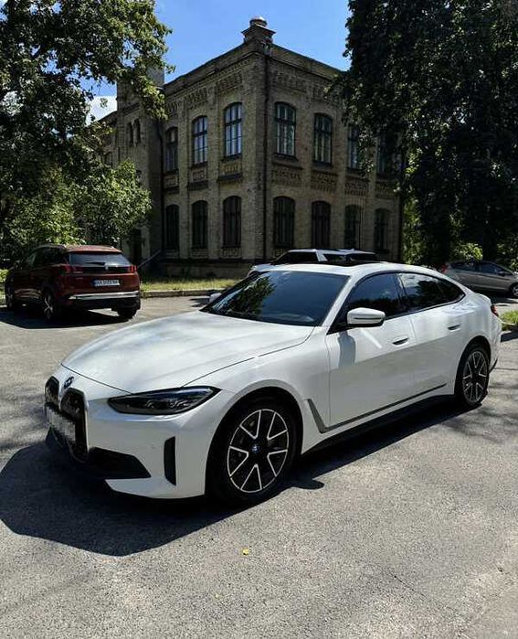 BMW i4 2022 83.9 kWh