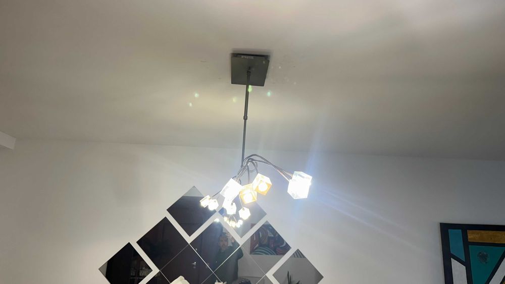 Candeeiro de tecto para sala de jantar.
