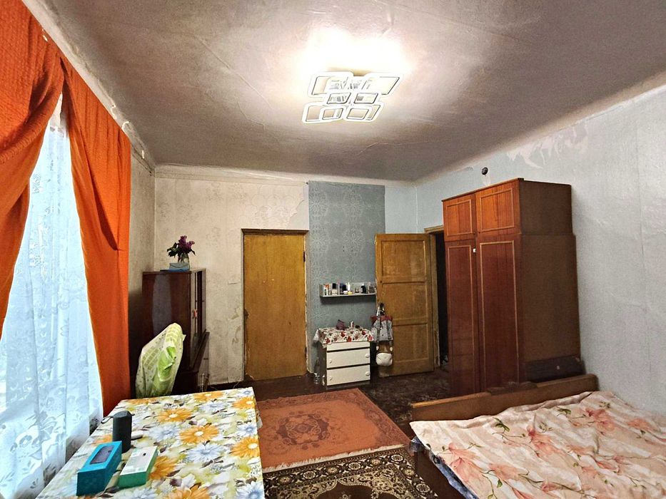 Продаж двох кімнат в трикімнатній квартирі, Шевченківський район
