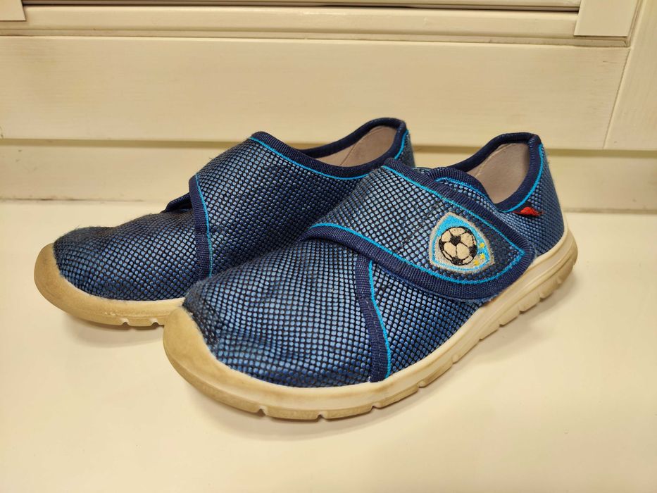 Kapcie Elefanten z motywem piłki nożnej, rozmiar 30