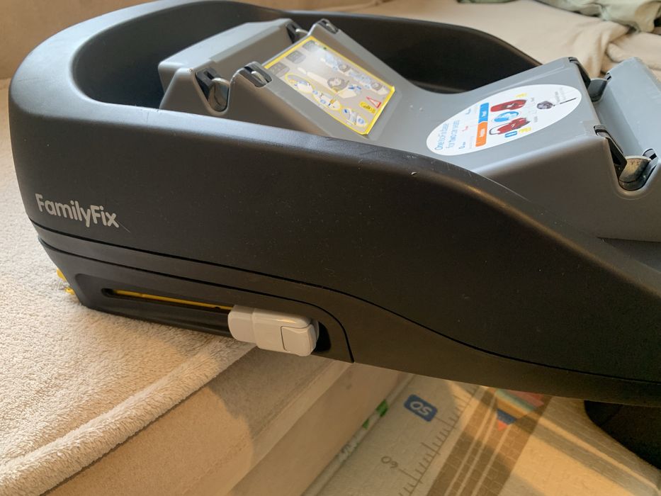 2× Maxi-Cosi CabrioFix + baza ISOFIX FamilyFix