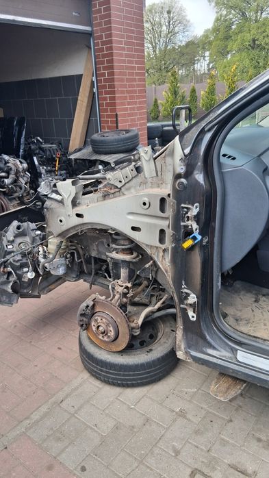 Lewa przednia cwiartka Dacia Lodgy Stepway