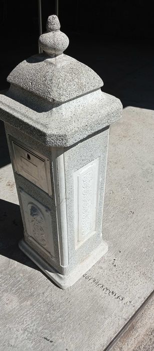 Caixa de correio em pedra