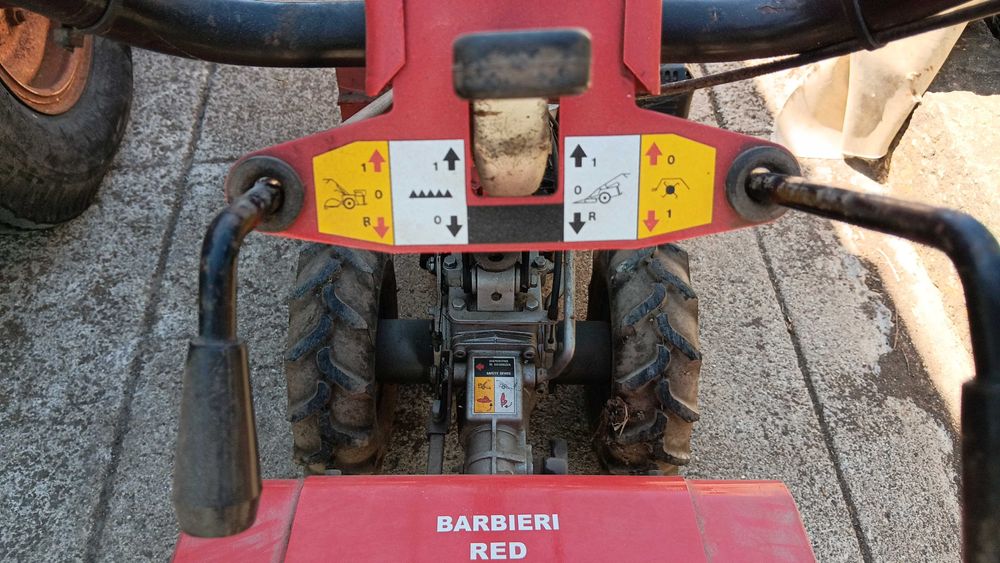 Motocultivador Honda a gasolina como novo.