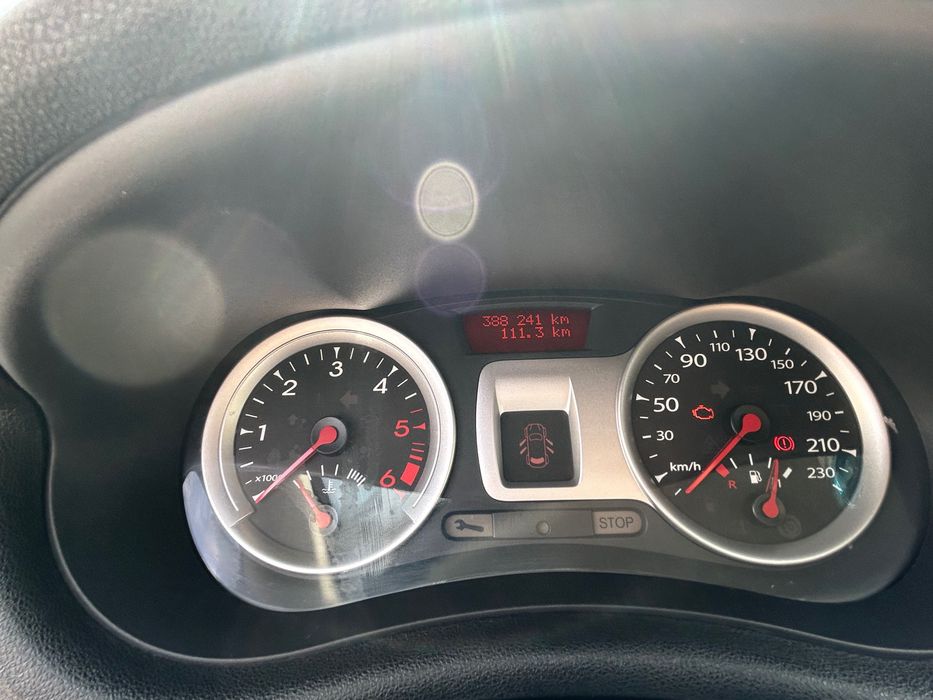 Renault Clio — fotografia 8