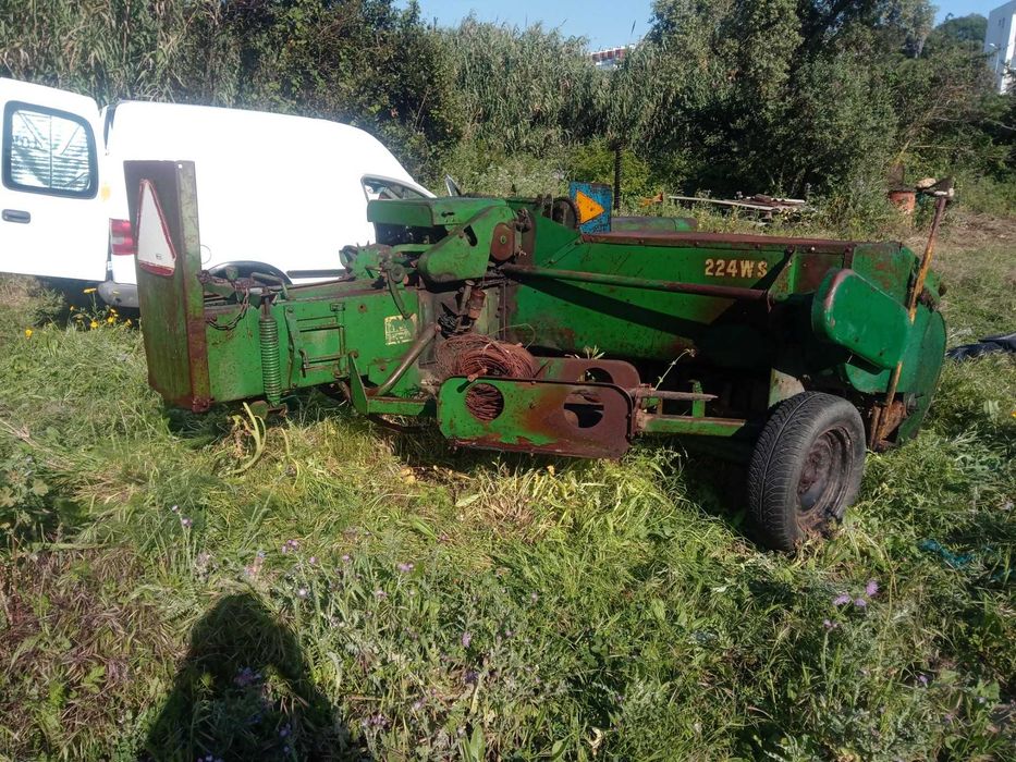 Vende-se enfardadeira John Deere 224W em bom estado