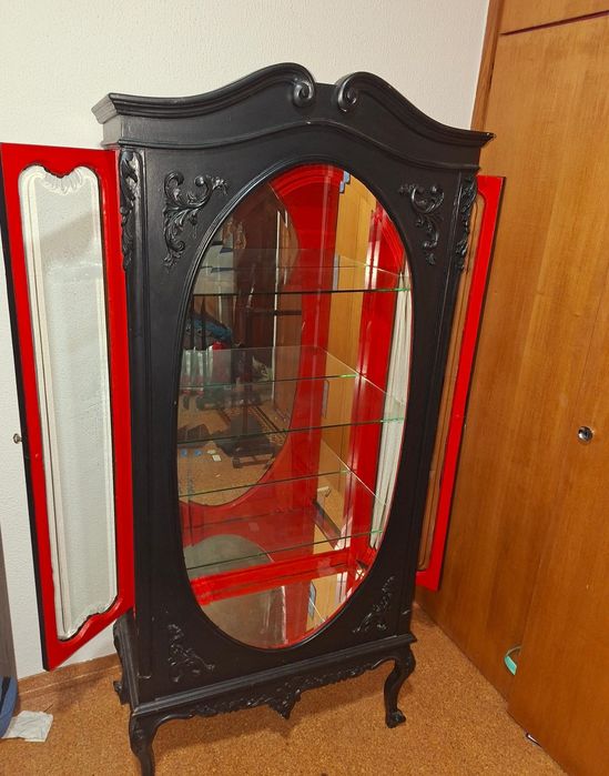 Vitrine Neobarroca Exclusiva – Peça de Design