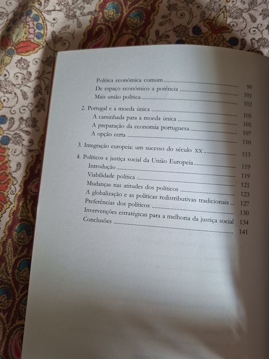 Crónicas de Uma Crise Anunciada E Outros Textos de Aníbal Cavaco Silva