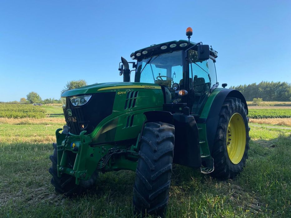 John Deere 6210R