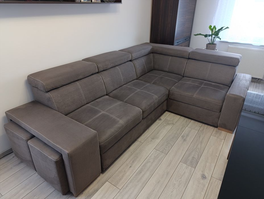 Narożnik L z pufami z funkcją spania