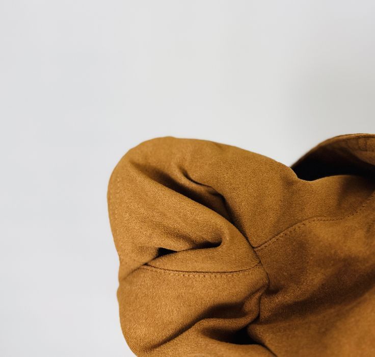 Karmelowa zamszowa mini spódnica na guziki S 36 H&M