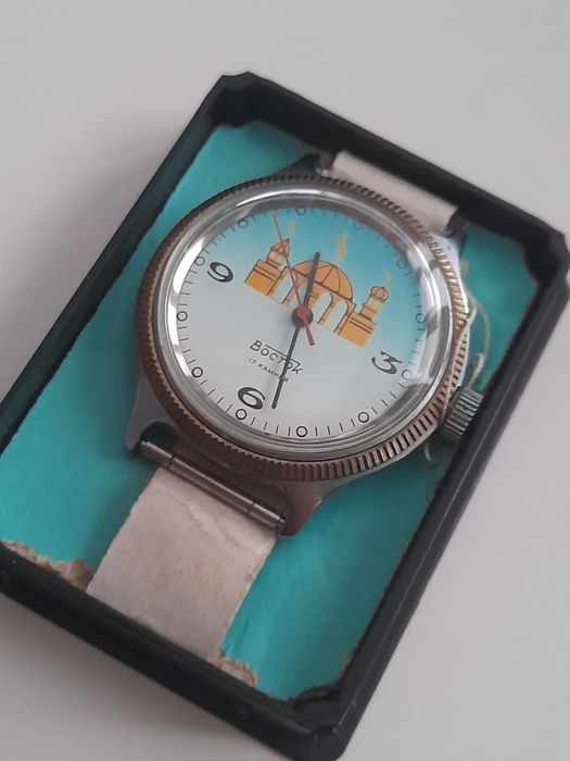 Nowy radziecki nakręcany zegarek Boctok