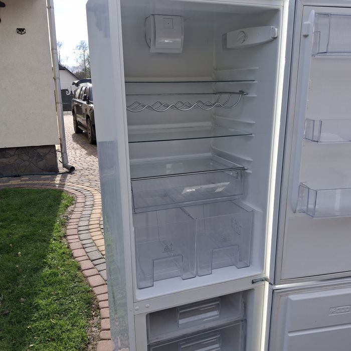 Elektrolux холодильник 183см, є вибір