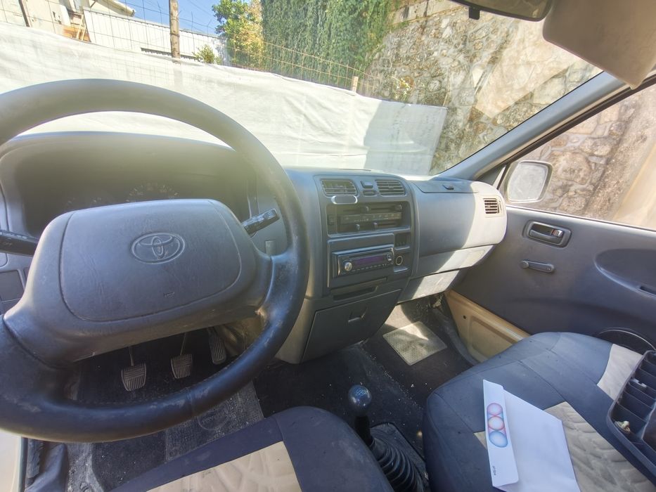 Toyota Hiace 2.4 D / TD – Excelente Estado e Pronta a Trabalhar